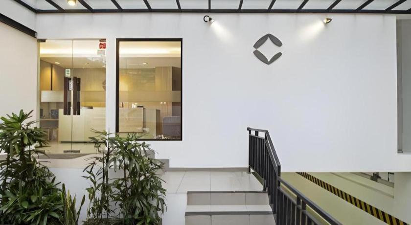 Casa Living Setiabudi Джакарта Экстерьер фото