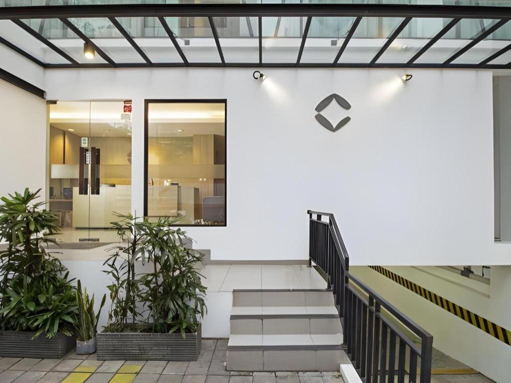 Casa Living Setiabudi Джакарта Экстерьер фото
